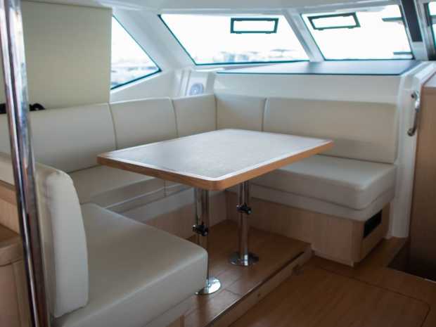 aquila-44 Interior Pictures 6