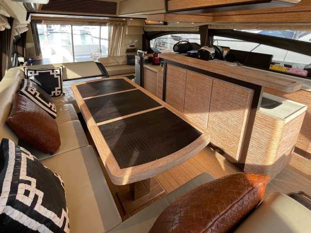 azimut-64 Interior Pictures 5