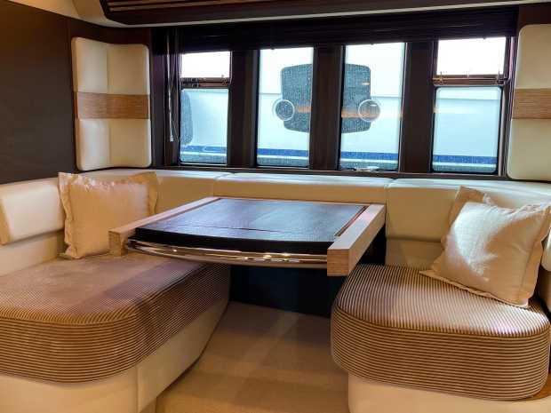 azimut-64 Interior Pictures 9