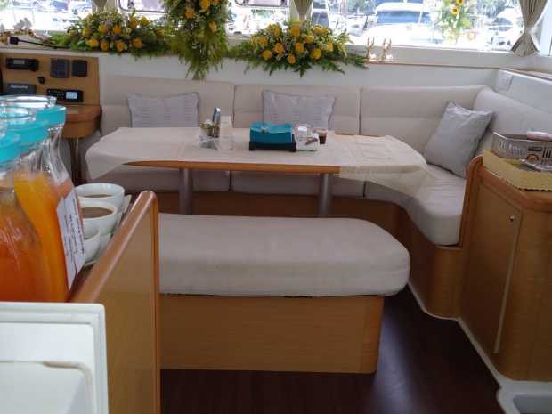 lagoon-421 Interior Pictures 2